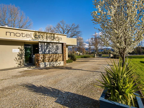 Myrtleford Motel On Alpine - Darwin Holiday 1