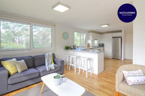 NATURE LOVERS DREAM // FIREPLACE //ACCESS TO HIKES - Darwin Holiday 0