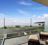 Nautilus 1 Luxury Retreat - Modern beachfront townhouse WiFi water views - Darwin Holiday