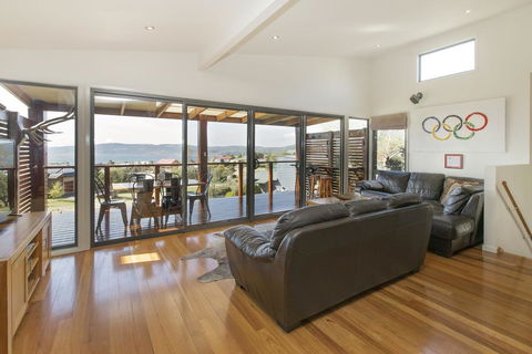 Ned Kelly's Retreat - Sophisticated Style With Modern Convenience And Magical Outlook - Darwin Holiday 0