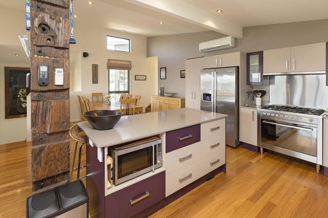 Ned Kelly's Retreat - Sophisticated Style With Modern Convenience And Magical Outlook - Darwin Holiday 1