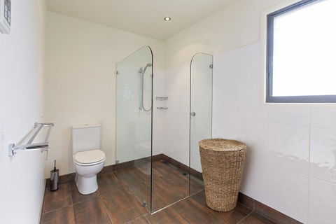 Ned Kelly's Retreat - Sophisticated Style With Modern Convenience And Magical Outlook - Darwin Holiday 3
