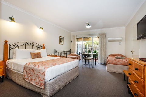 Nelsons Of Bridgetown - Darwin Holiday 2