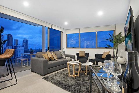 NEO Apartments Mermaid Beach - Darwin Holiday 1