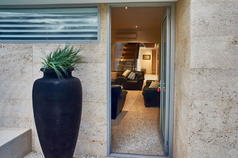 The Urban Beach House - Darwin Holiday 6