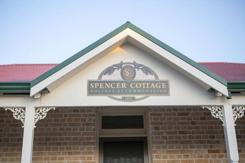 Spencer Cottage - Darwin Holiday 0