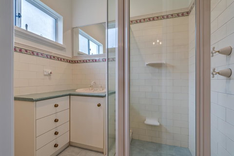 Serpentine Rose - Darwin Holiday 13