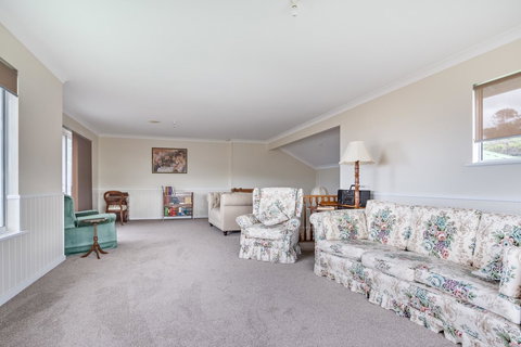 Serpentine Rose - Darwin Holiday 9