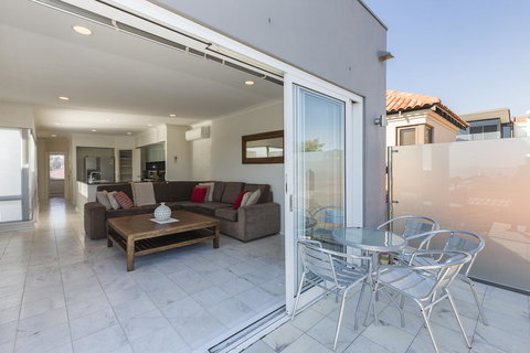 Cottesloe Beach House II - Darwin Holiday 12