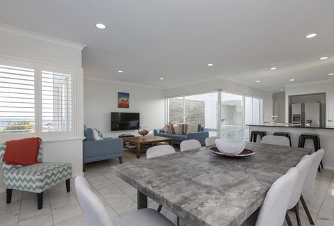 Cottesloe Beach House II - Darwin Holiday 1