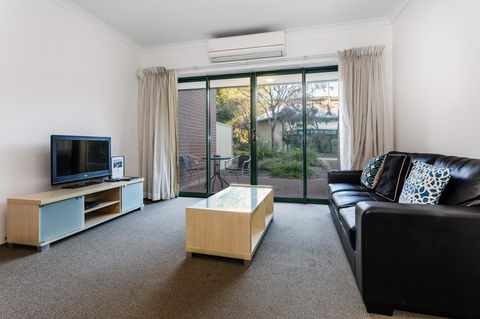 Perth Ascot Central Apartment Hotel Official - Darwin Holiday 24