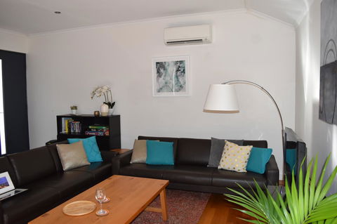 Central Executive Townhouse - Darwin Holiday 13