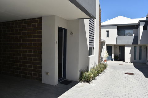 Central Executive Townhouse - Darwin Holiday 5