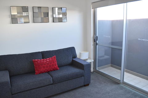 Central Executive Townhouse - Darwin Holiday 6