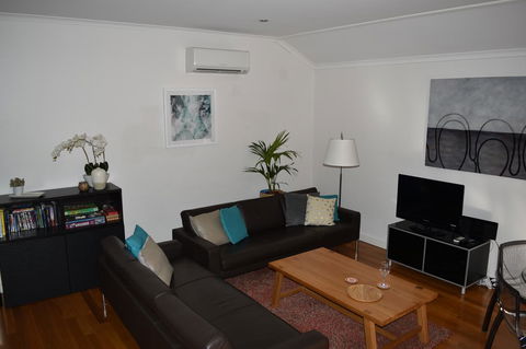 Central Executive Townhouse - Darwin Holiday 4