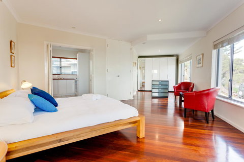 Cottesloe Contemporary Villa - Darwin Holiday 4