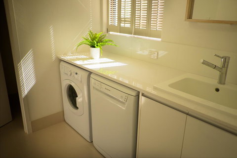 Cottesloe Artist's Beach Retreat - Darwin Holiday 33