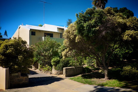 Cottesloe Artist's Beach Retreat - Darwin Holiday 4