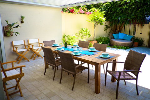 Cottesloe Artist's Beach Retreat - Darwin Holiday 2