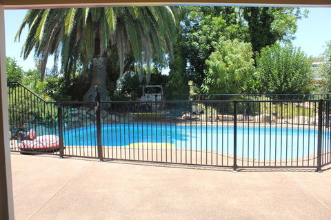 Jacaranda Hideaway Bed & Breakfast - Darwin Holiday 9