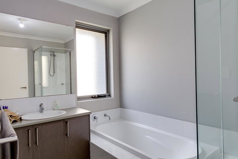 Rainbow Dream House - Darwin Holiday 16