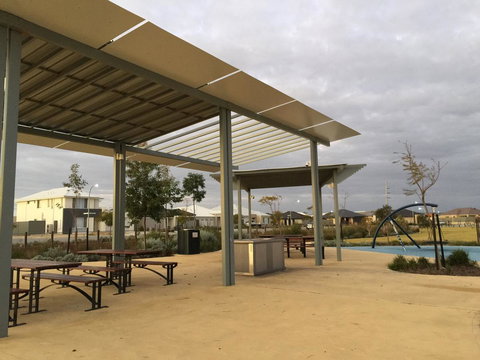 Rainbow Dream House - Darwin Holiday 29