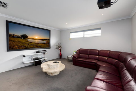 Rainbow Dream House - Darwin Holiday 3