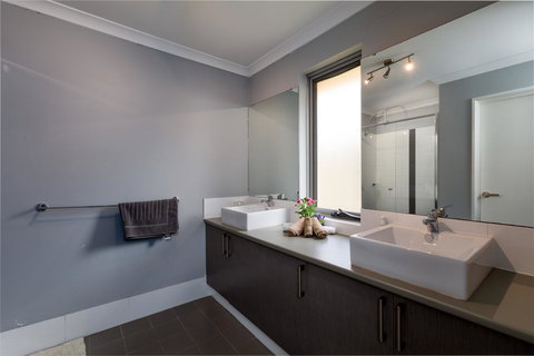 Rainbow Dream House - Darwin Holiday 8