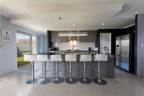 Rainbow Dream House - Darwin Holiday 5