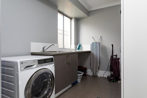 Rainbow Dream House - Darwin Holiday 23