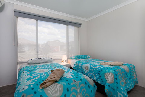 Rainbow Dream House - Darwin Holiday 12