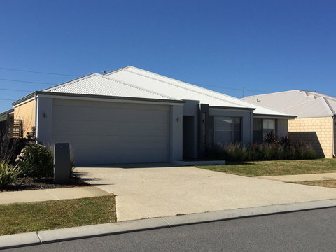 Rainbow Dream House - Darwin Holiday 27