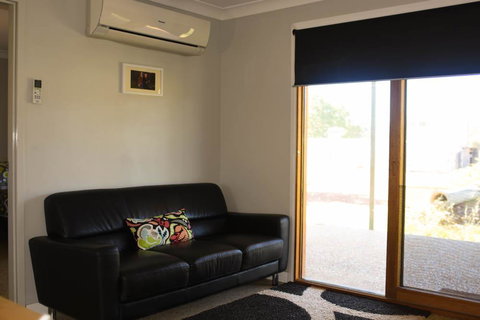 Swan Valley Sisters - Darwin Holiday 24