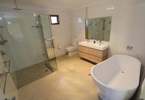 Swan Valley Sisters - Darwin Holiday 12