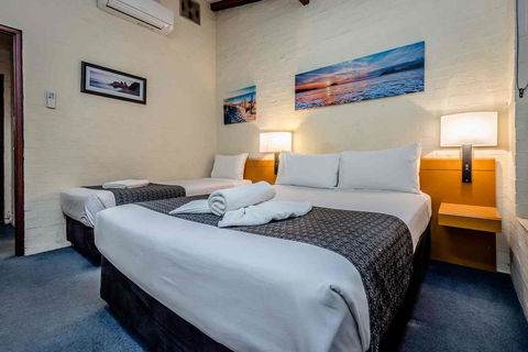 Nightcap At Wintersun Hotel - Darwin Holiday 5