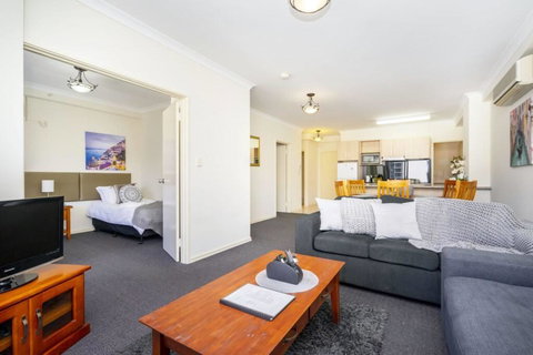 Oversized Eastend Sleeps 6 Free PARKING+POOL WIFI - Darwin Holiday 42