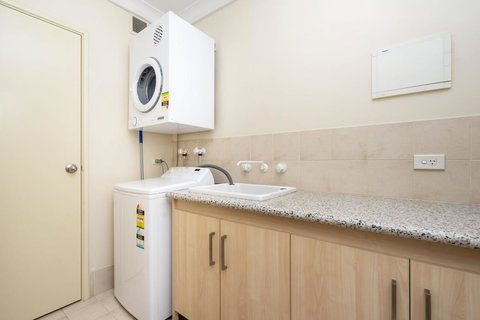 Oversized Eastend Sleeps 6 Free PARKING+POOL WIFI - Darwin Holiday 12