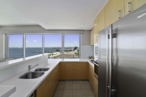Luxury Suite Bunbury - Darwin Holiday 8