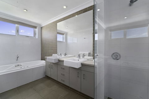 Luxury Suite Bunbury - Darwin Holiday 11