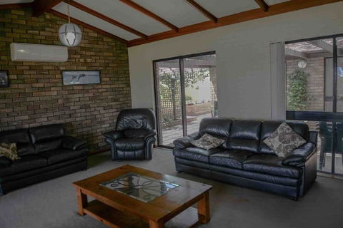 Geraldton Holliday Villas - Darwin Holiday 7