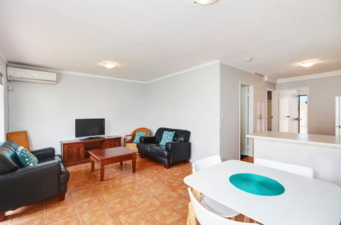 West Beach Lagoon 204 â€“ Ground Floor - Darwin Holiday 11