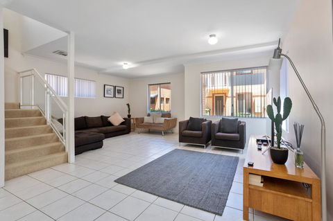 Cooper Street - Darwin Holiday 3