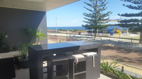 Mandurah Beach Front Apartment - Darwin Holiday 0