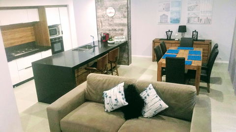 Mandurah Beach Front Apartment - Darwin Holiday 17