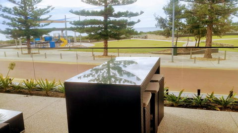 Mandurah Beach Front Apartment - Darwin Holiday 14