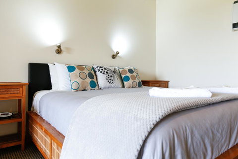 Karri Aura - Darwin Holiday 0