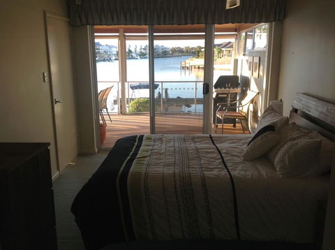 Waterside Canal Dreams - Darwin Holiday 17