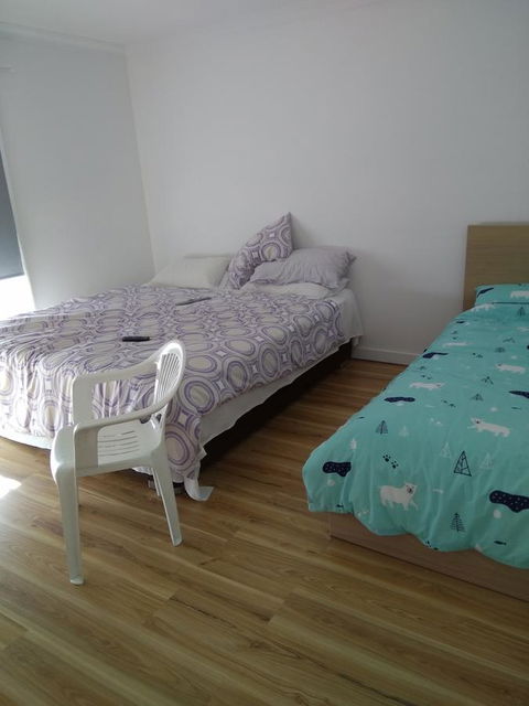 DIANELLA Budget Rooms Happy Place To Stay - Darwin Holiday 13