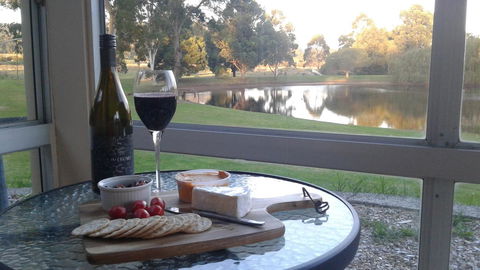 Abbivale Farm Cottage - Darwin Holiday 0