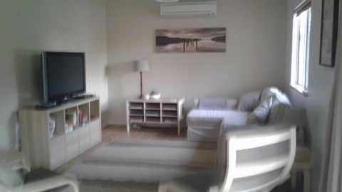 Abbivale Farm Cottage - Darwin Holiday 13